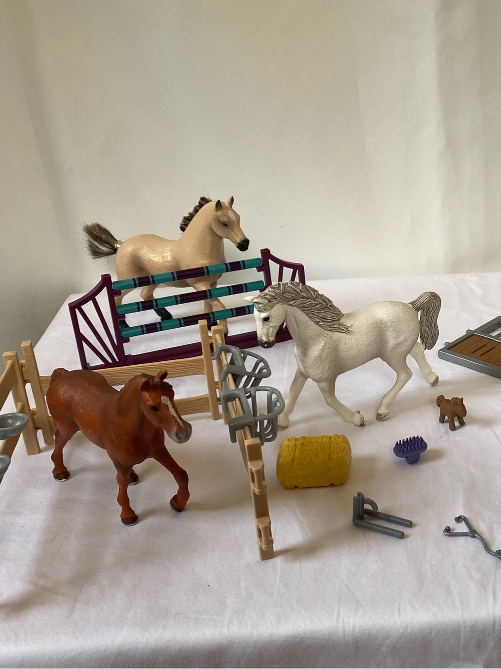 Schleich Set of 3 Horse Figures Plus Jump Bar Pen Grooming Accessories